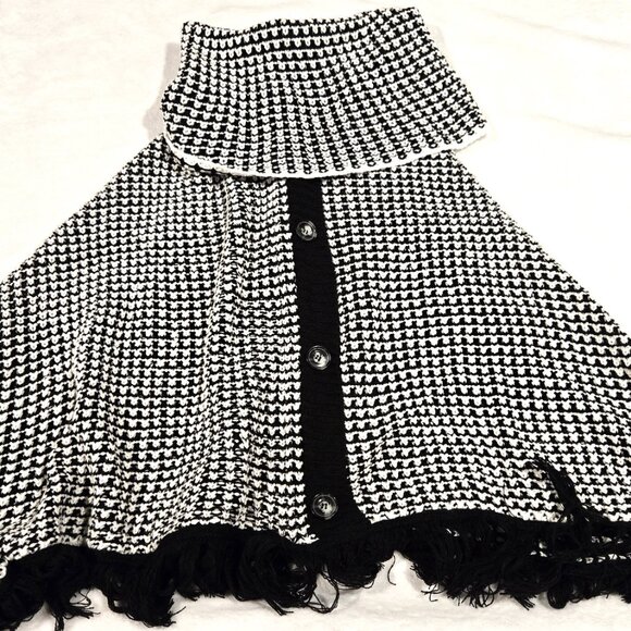 NWT O/S Knit cape - Picture 3 of 6